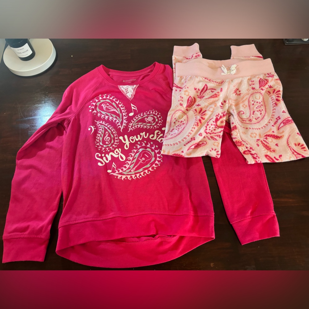 Super Cozy Fleece and knit American Girl Pajamas PJs Size M/8 - paisley and pink